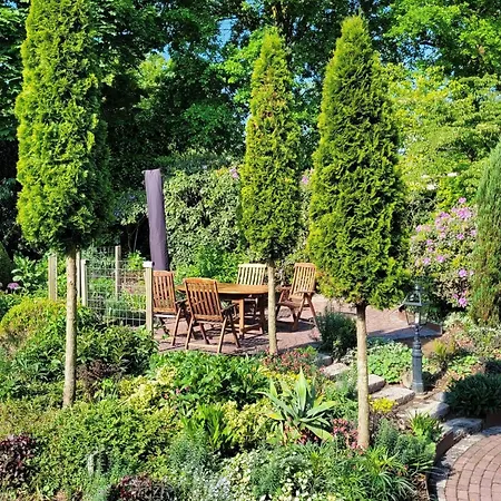 In With Garden Willa Overloon