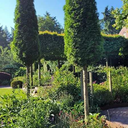 Willa In With Garden